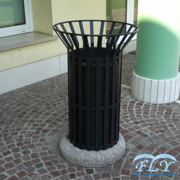 koš-Corona-antracite-con-base-in-cemento-realizzazione-2